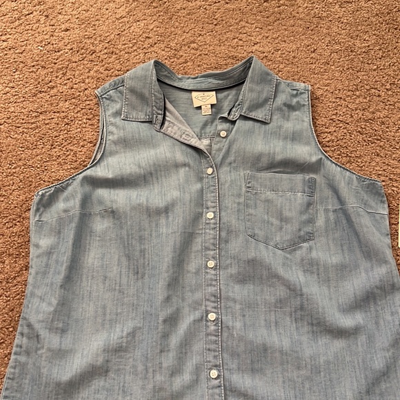 Classic Shirt - Picture 2 of 7